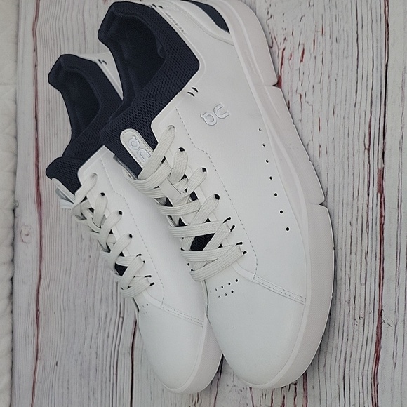 On Running THE ROGER White Sneakers Women's Size 9.5 NWOT - Picture 11 of 11